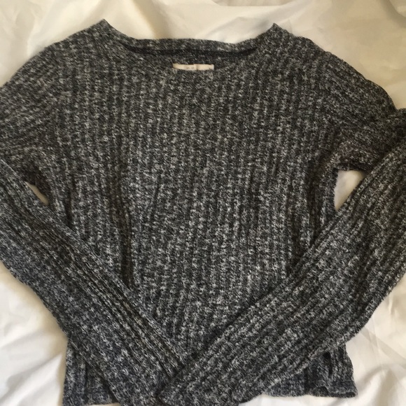 Abercrombie & Fitch Tops - Abercrombie Long Sleeve Crop Top SZ M